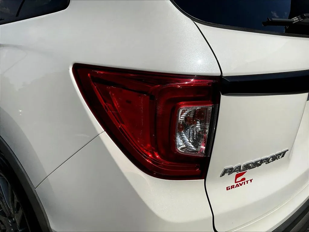 Honda Passport photo 20