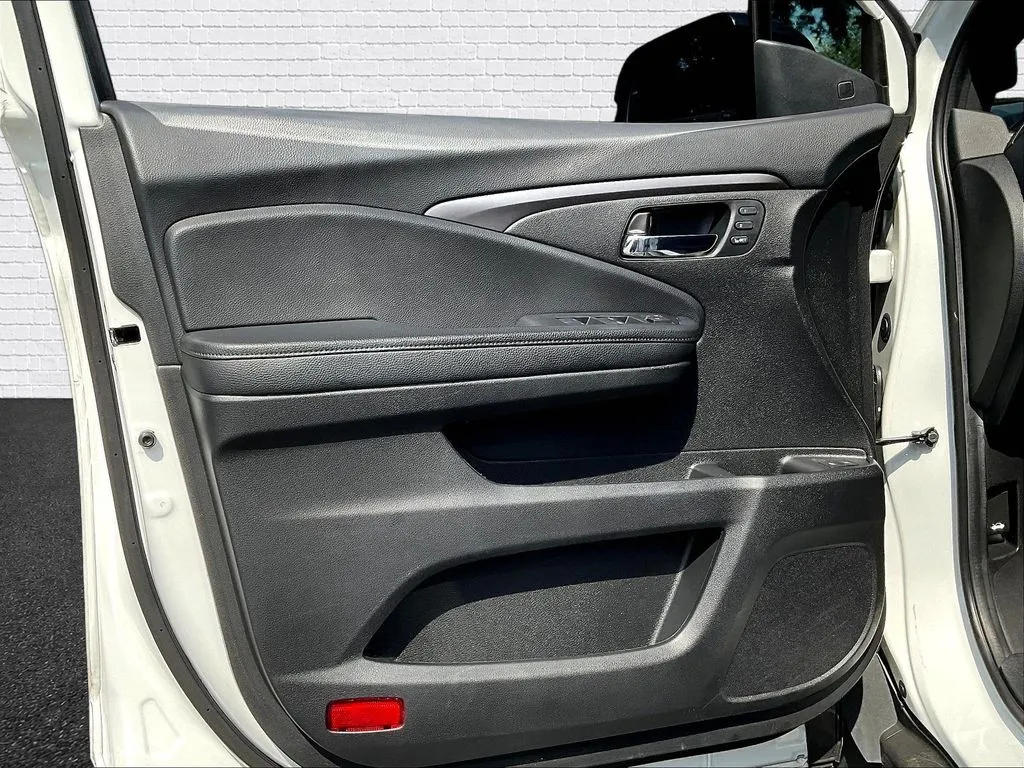 Honda Passport photo 17