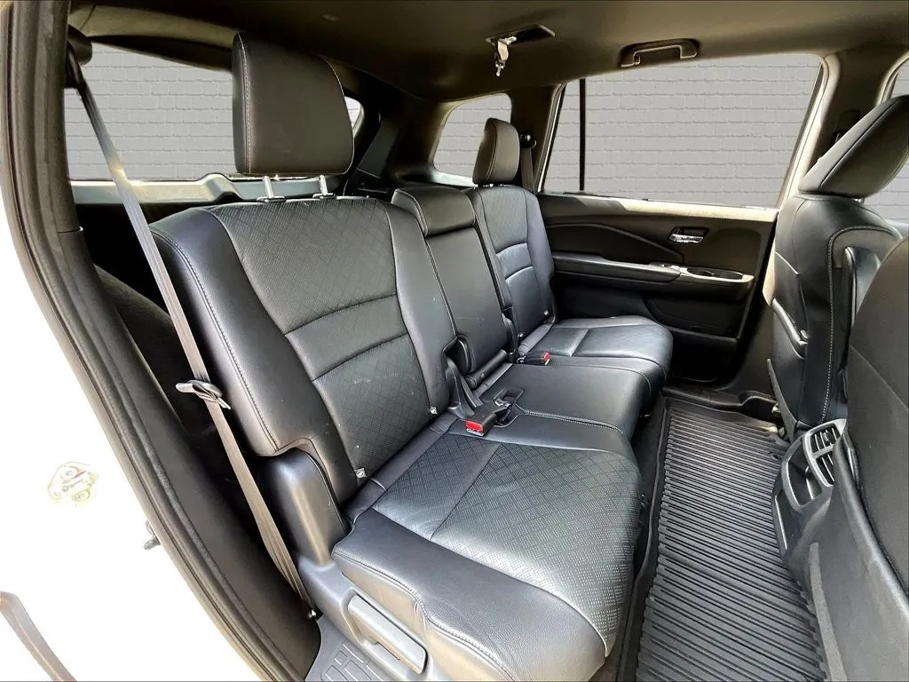 Honda Passport photo 21