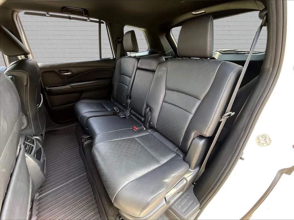 Honda Passport photo 19