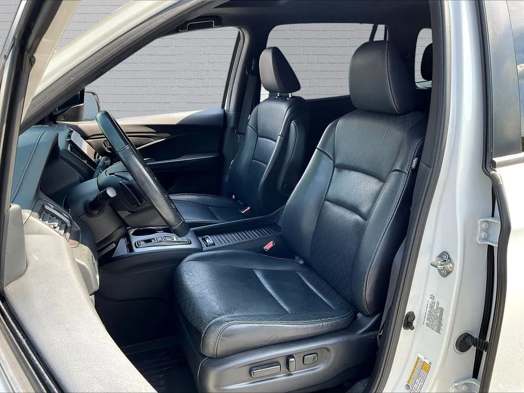 Honda Passport photo 18