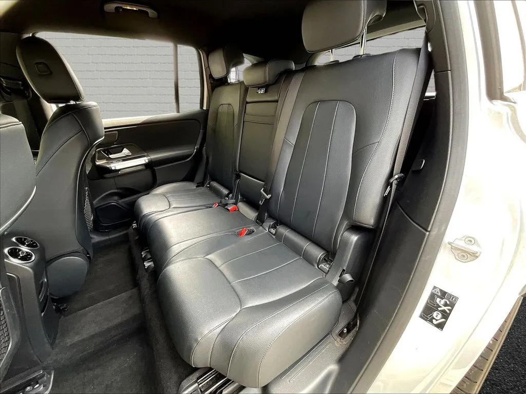 Mercedes-Benz EQB photo 18