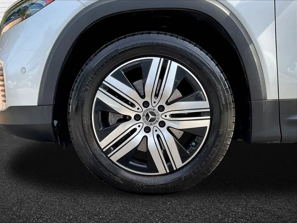 Mercedes-Benz EQB photo 26