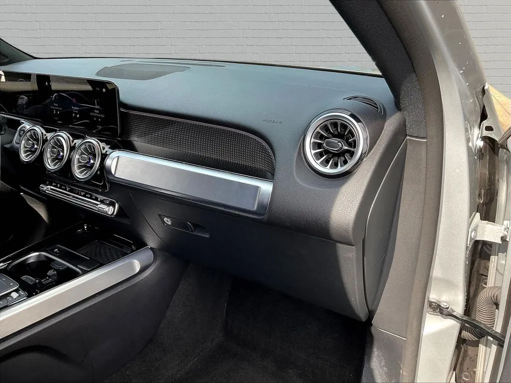 Mercedes-Benz EQB photo 21