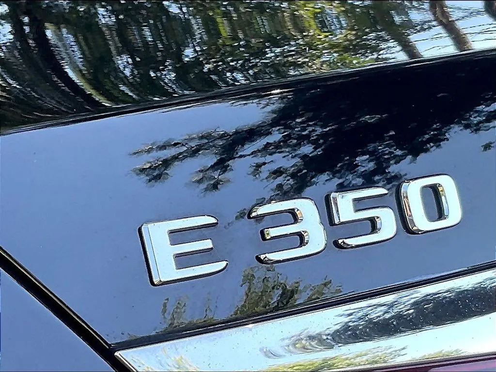 Mercedes-Benz E-Class photo 19
