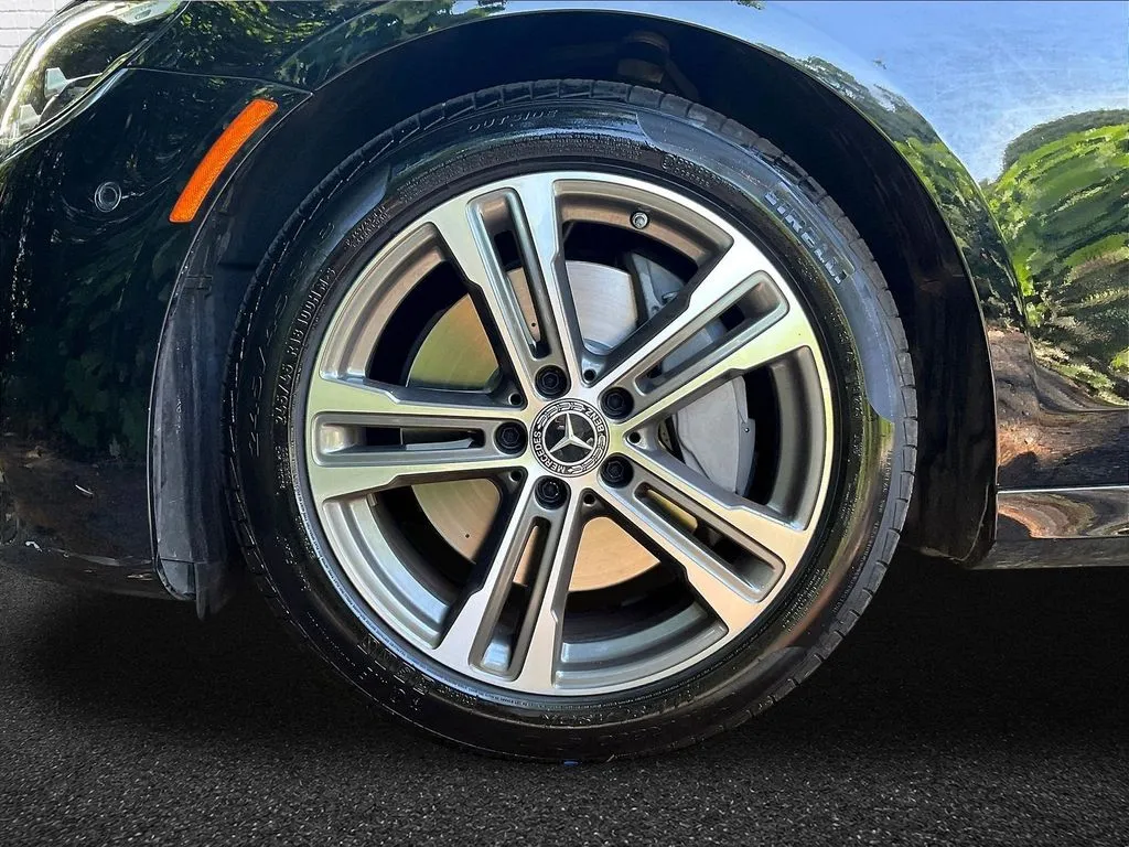 Mercedes-Benz E-Class photo 26