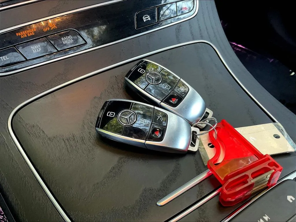 Mercedes-Benz E-Class photo 27