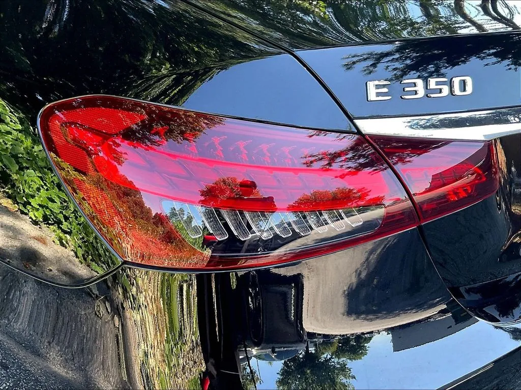 Mercedes-Benz E-Class photo 18