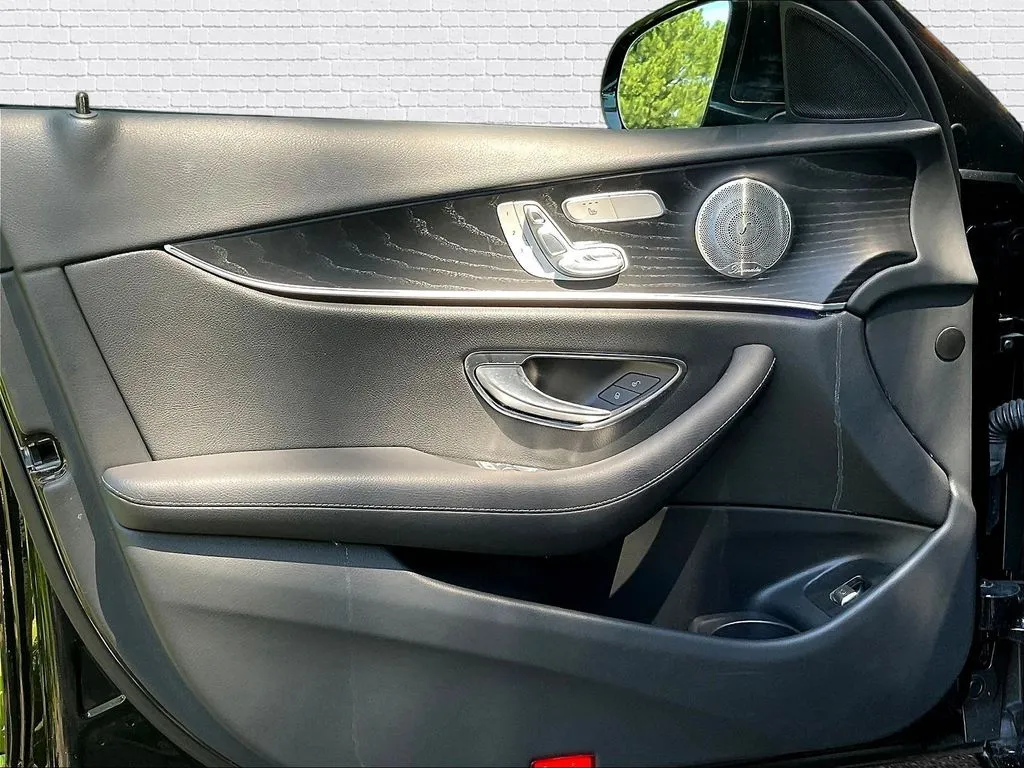 Mercedes-Benz E-Class photo 15