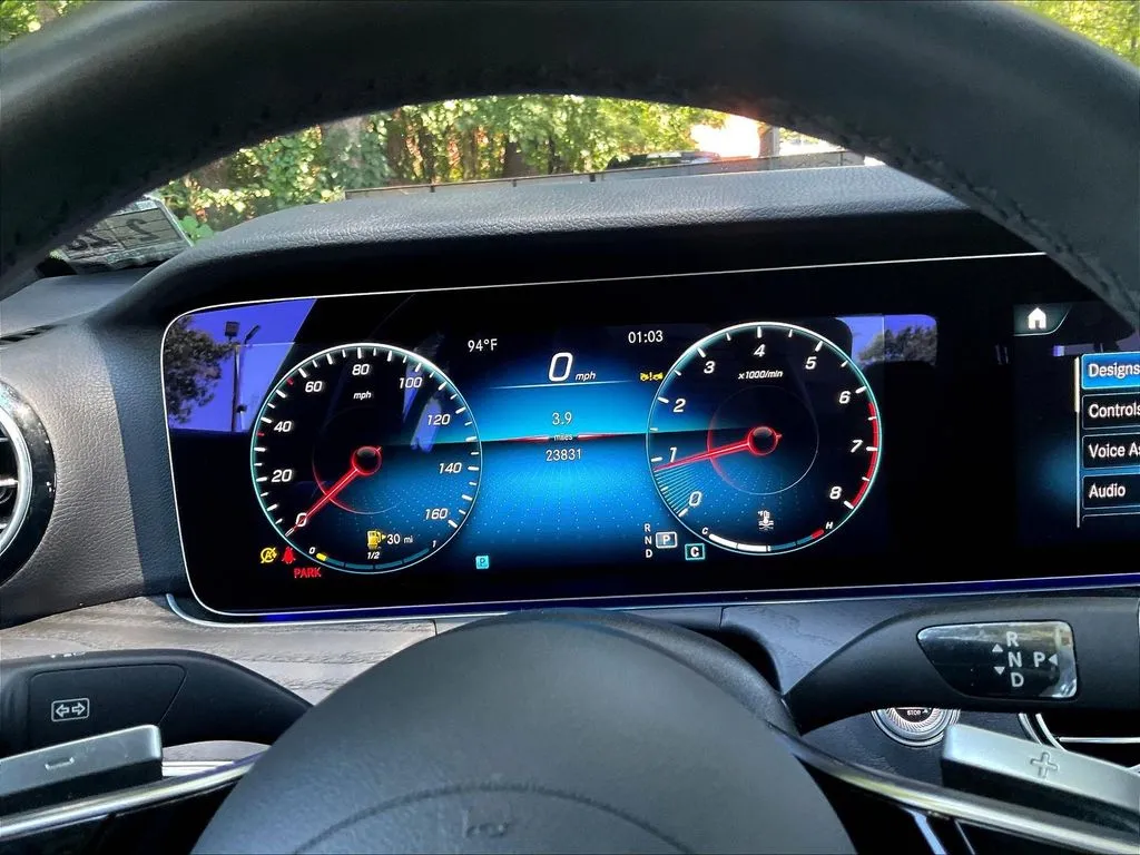 Mercedes-Benz E-Class photo 11