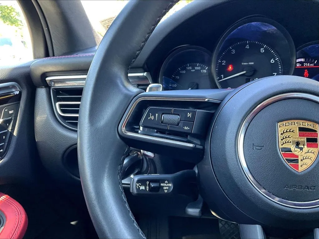 Porsche Macan photo 10