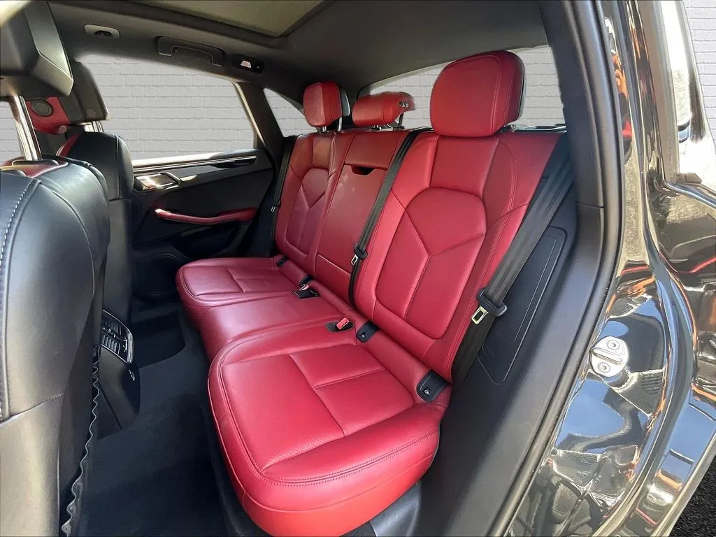 Porsche Macan photo 18