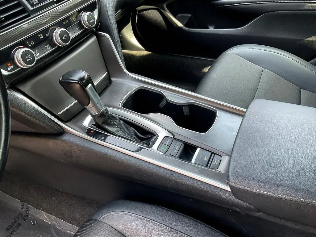 Honda Accord photo 15