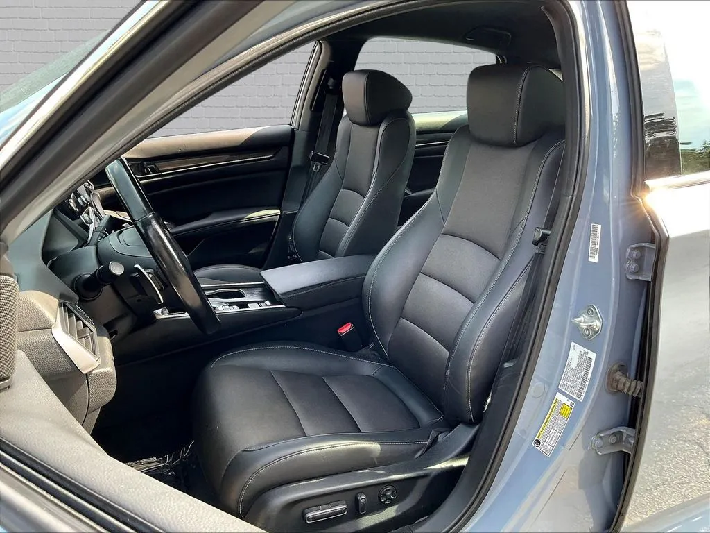 Honda Accord photo 18