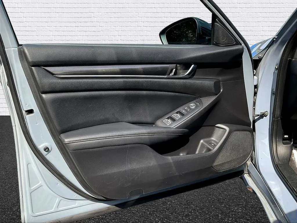 Honda Accord photo 17