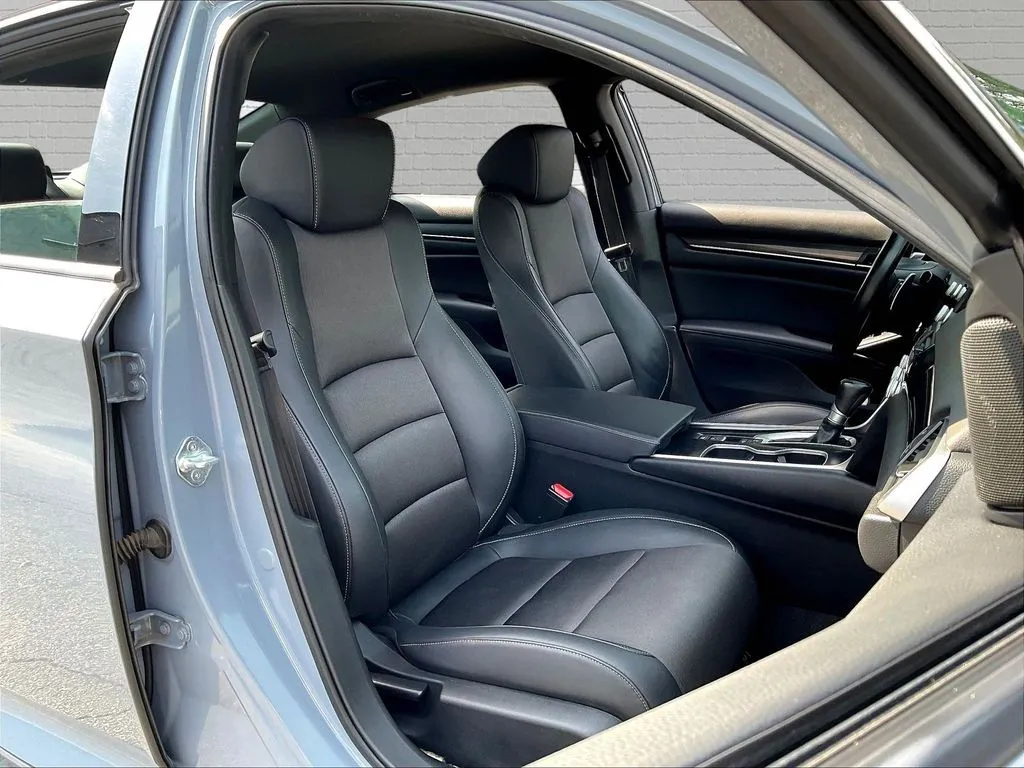 Honda Accord photo 24