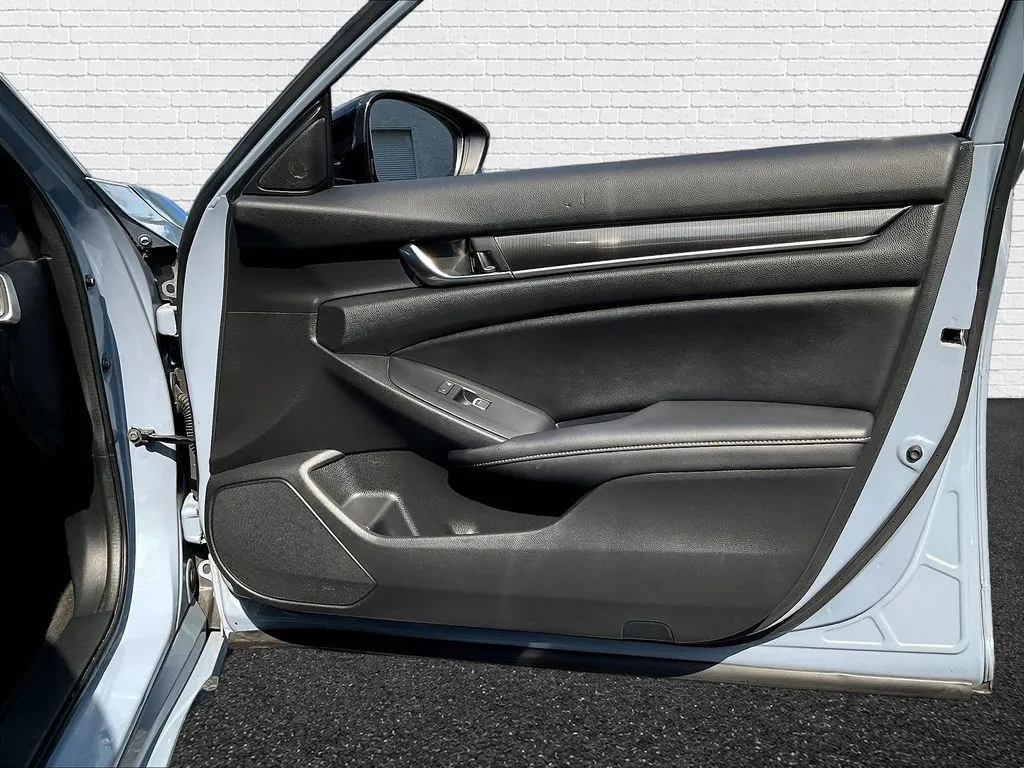 Honda Accord photo 23