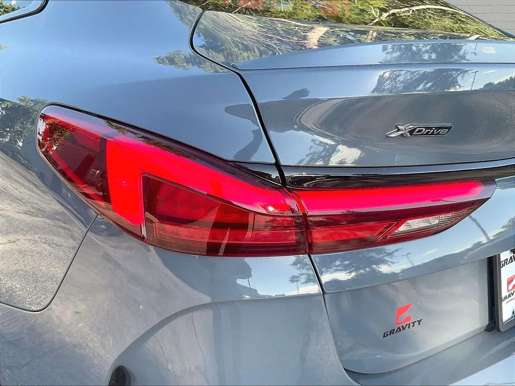 BMW 2 Series photo 17