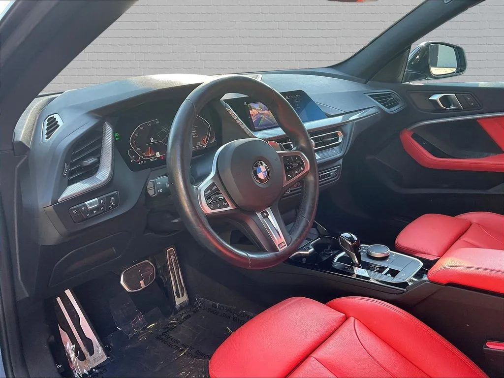 BMW 2 Series photo 12