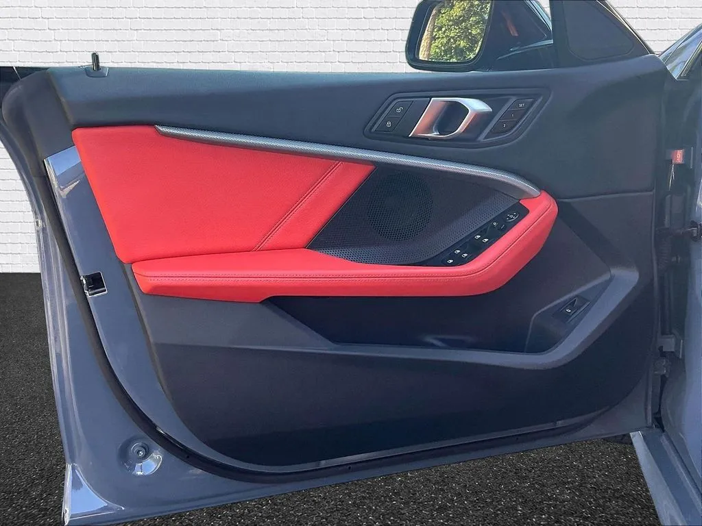 BMW 2 Series photo 14