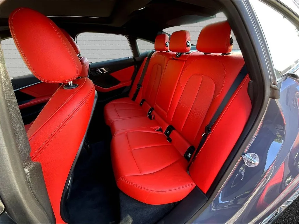 BMW 2 Series photo 16