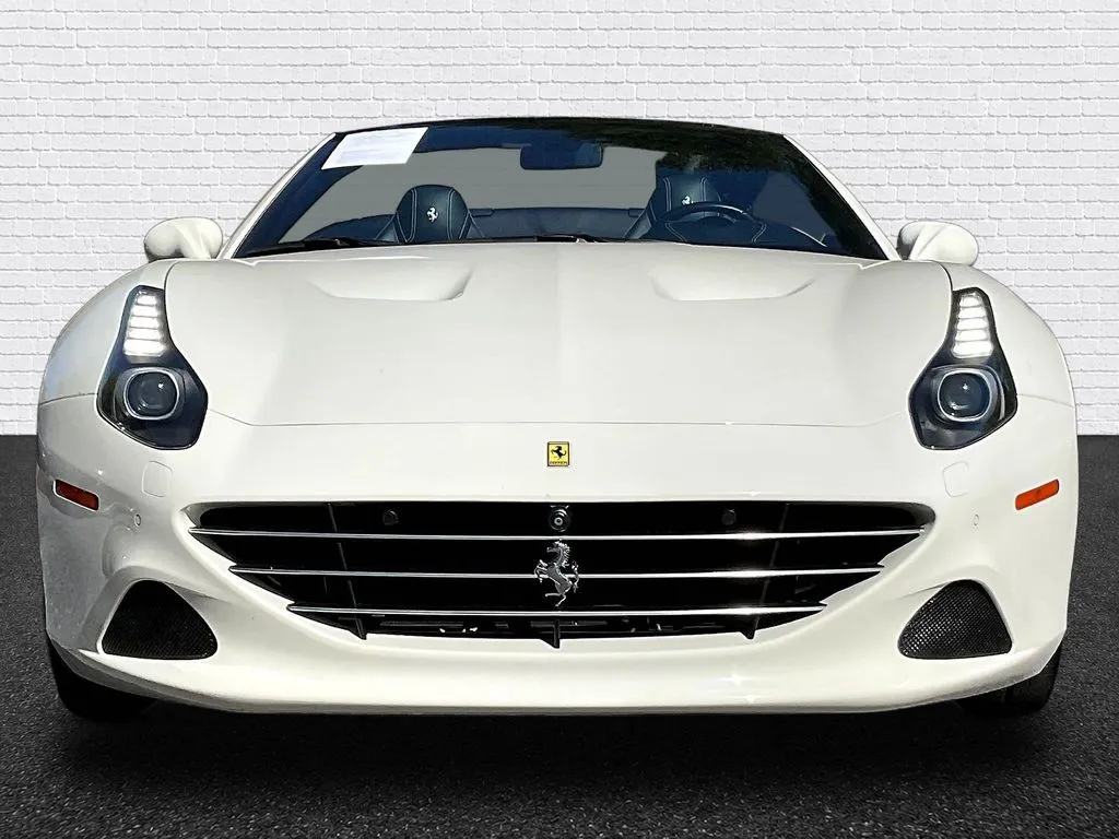 Ferrari California photo 2
