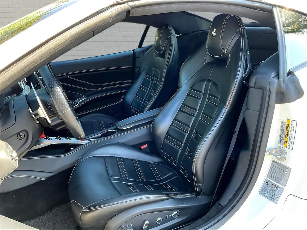 Ferrari California photo 17