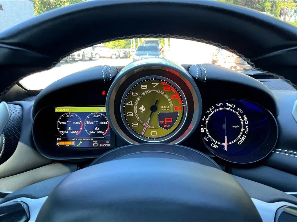 Ferrari California photo 12