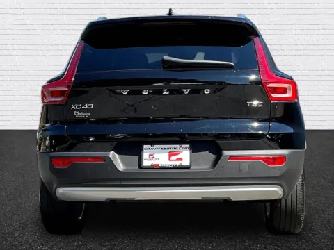 More photos of 2022 Volvo XC40 Momentum at Gravity Autos Roswell, GA