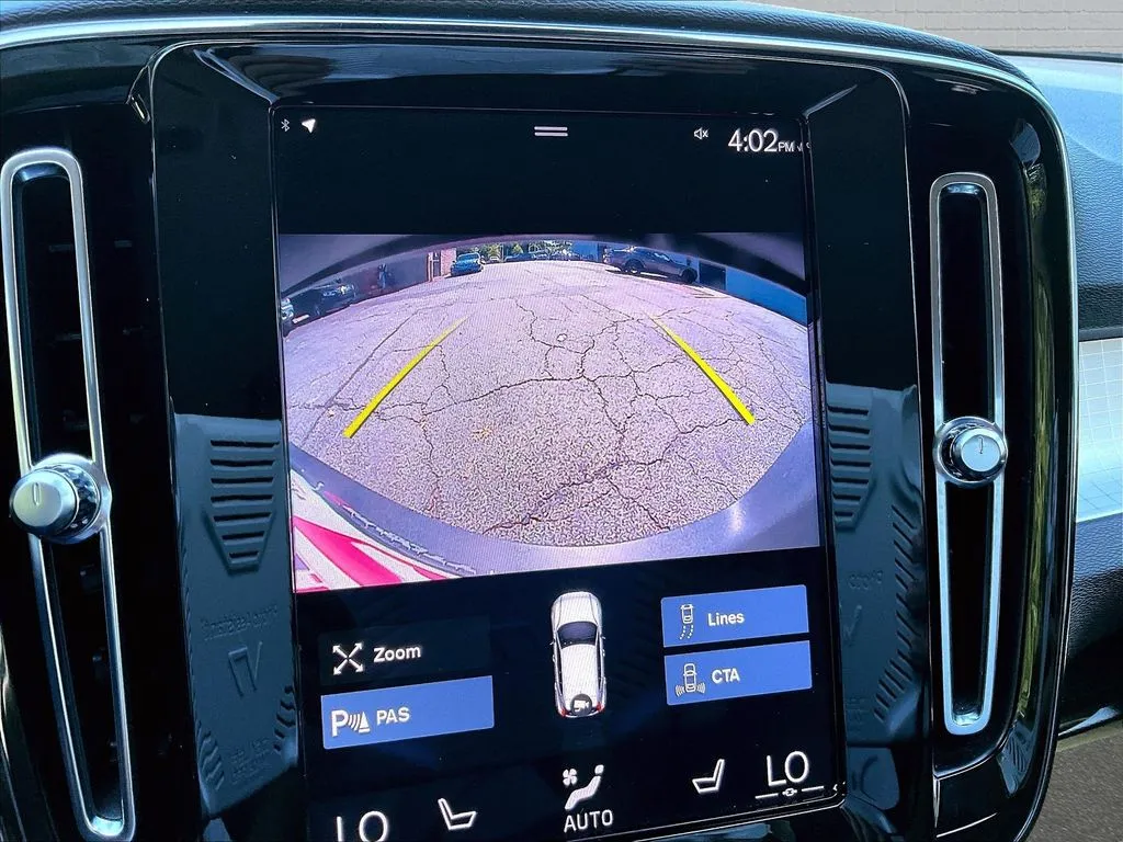 Volvo XC40 photo 13