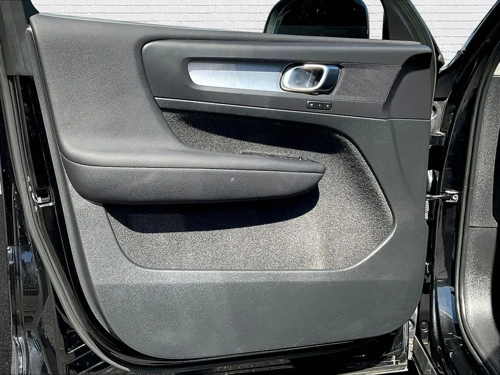 Volvo XC40 photo 17