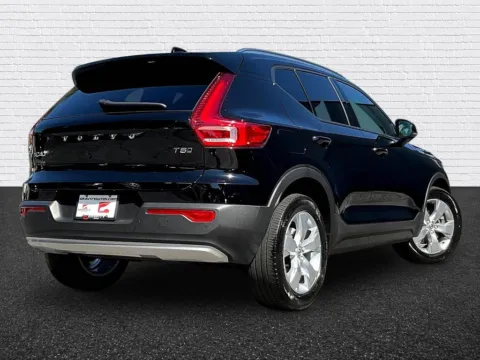 More photos of 2022 Volvo XC40 Momentum at Gravity Autos Roswell, GA