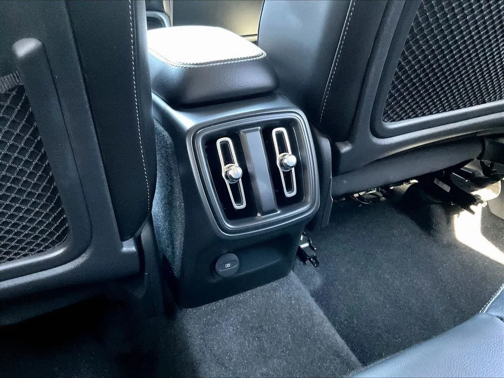 Volvo XC40 photo 9