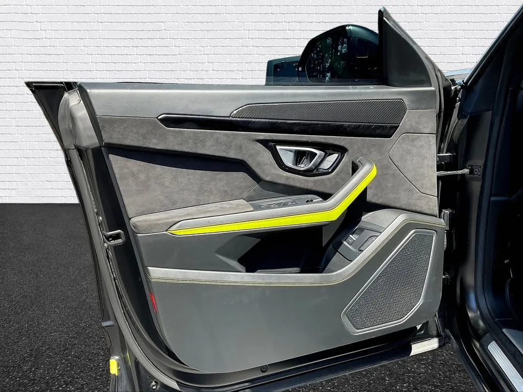 Lamborghini Urus photo 19
