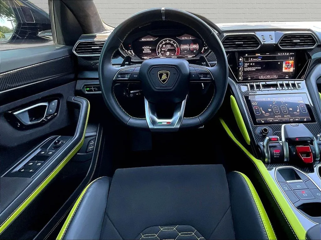 Lamborghini Urus photo 8