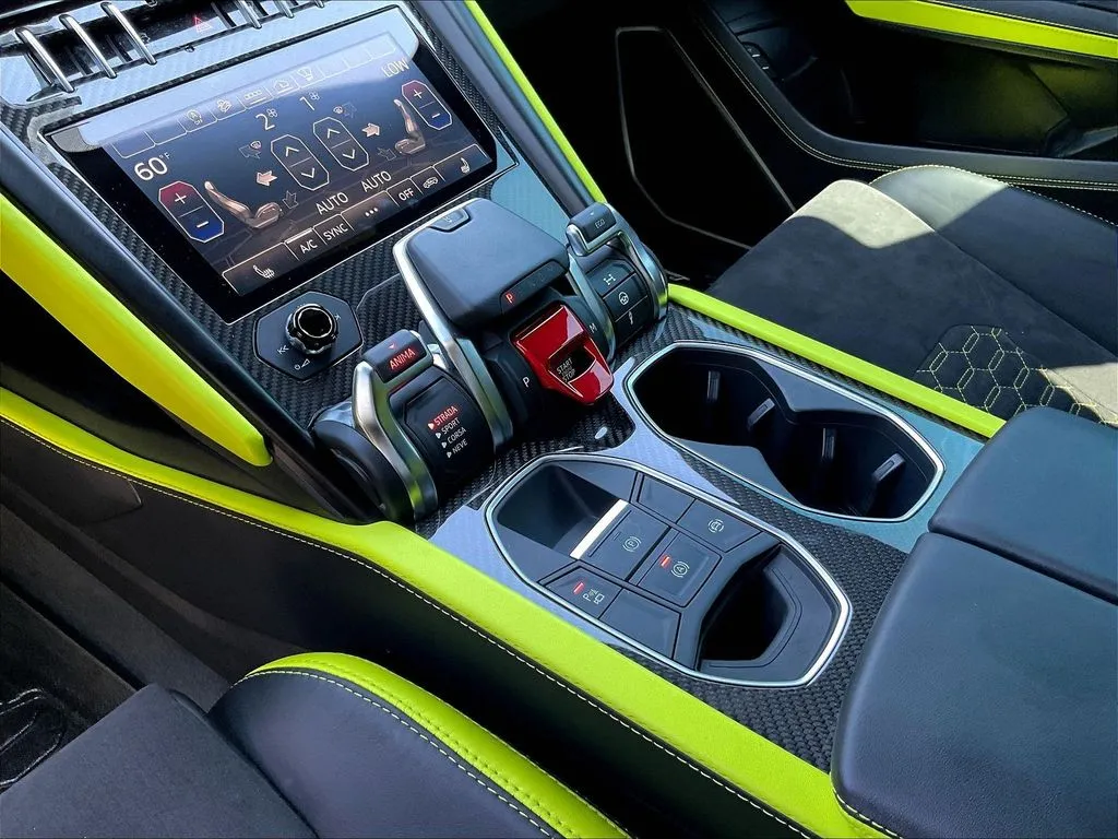 Lamborghini Urus photo 17