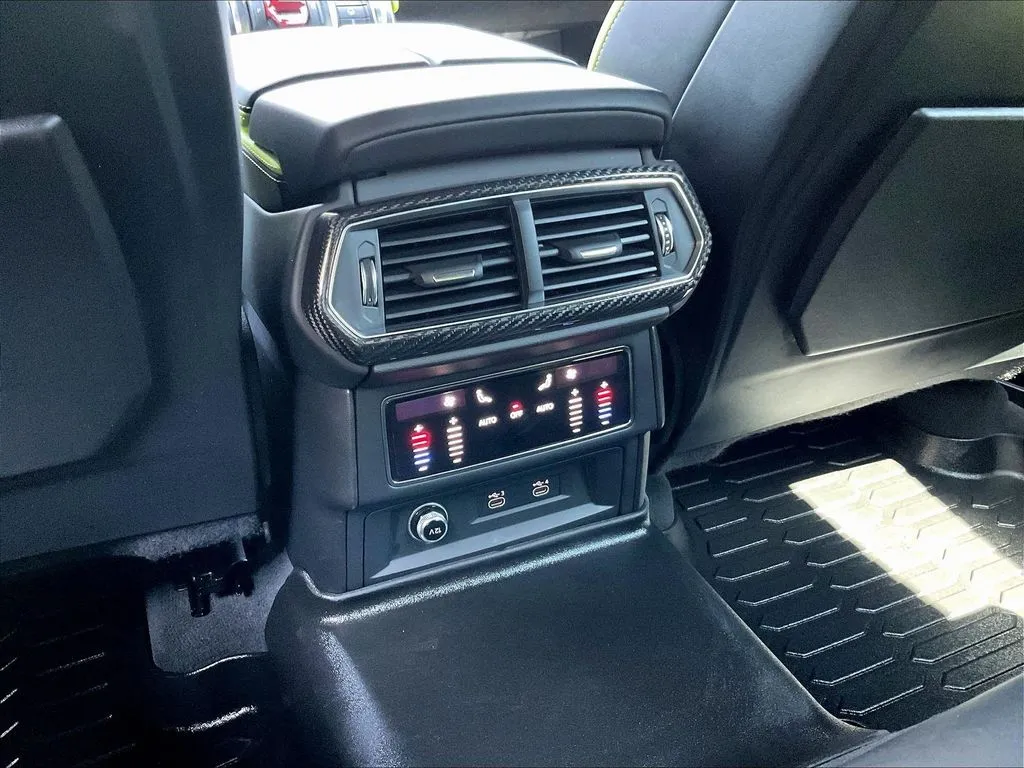 Lamborghini Urus photo 10