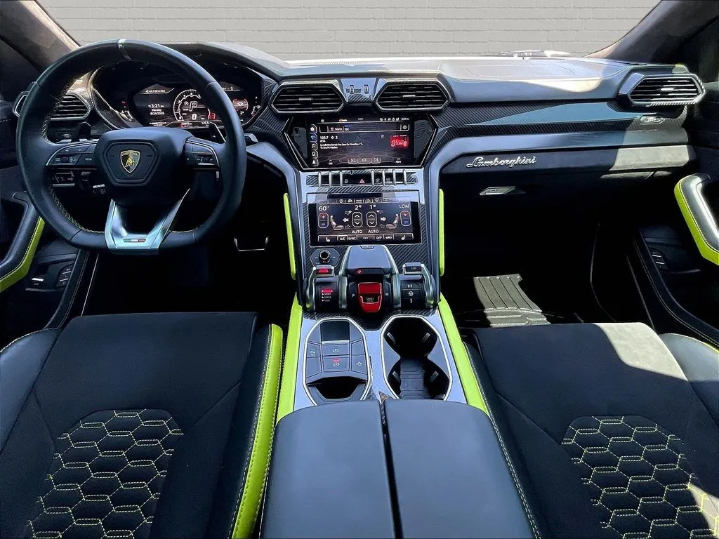 Lamborghini Urus photo 7