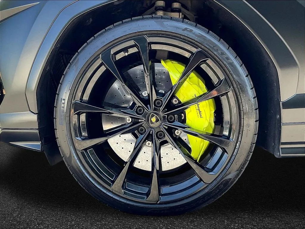 Lamborghini Urus photo 28