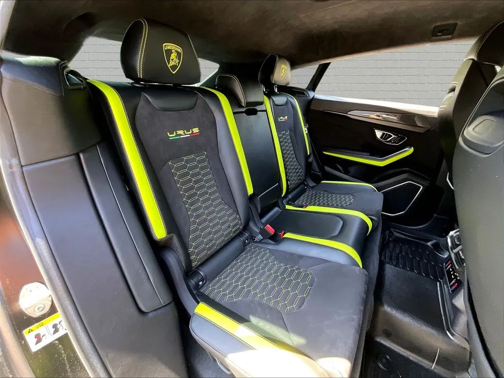 Lamborghini Urus photo 24