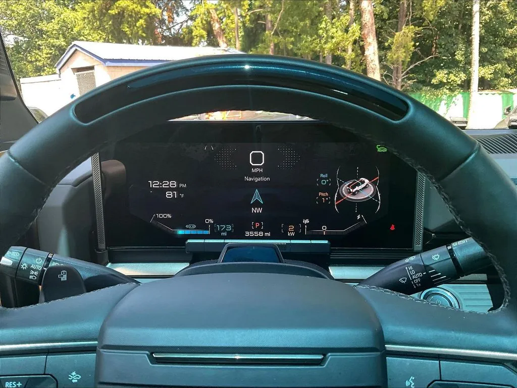 GMC Hummer EV SUV photo 12