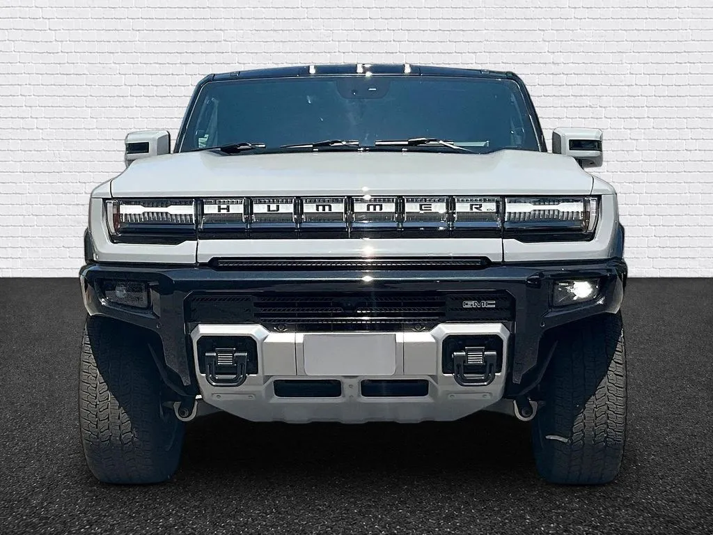 GMC Hummer EV SUV photo 2