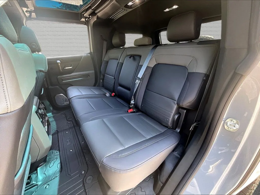 GMC Hummer EV SUV photo 18