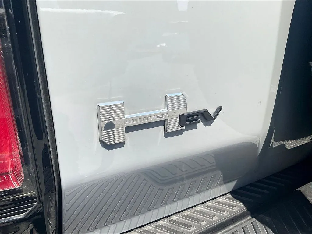 GMC Hummer EV SUV photo 20
