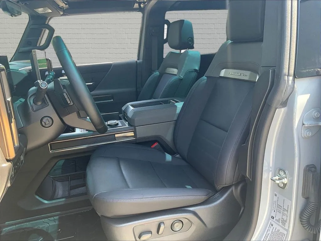 GMC Hummer EV SUV photo 17