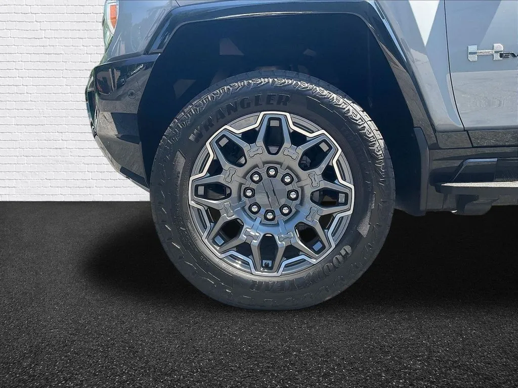 GMC Hummer EV SUV photo 26