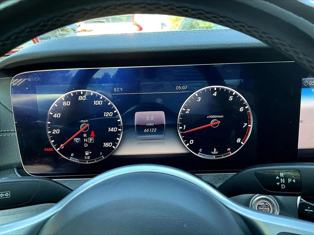 Mercedes-Benz E-Class photo 13