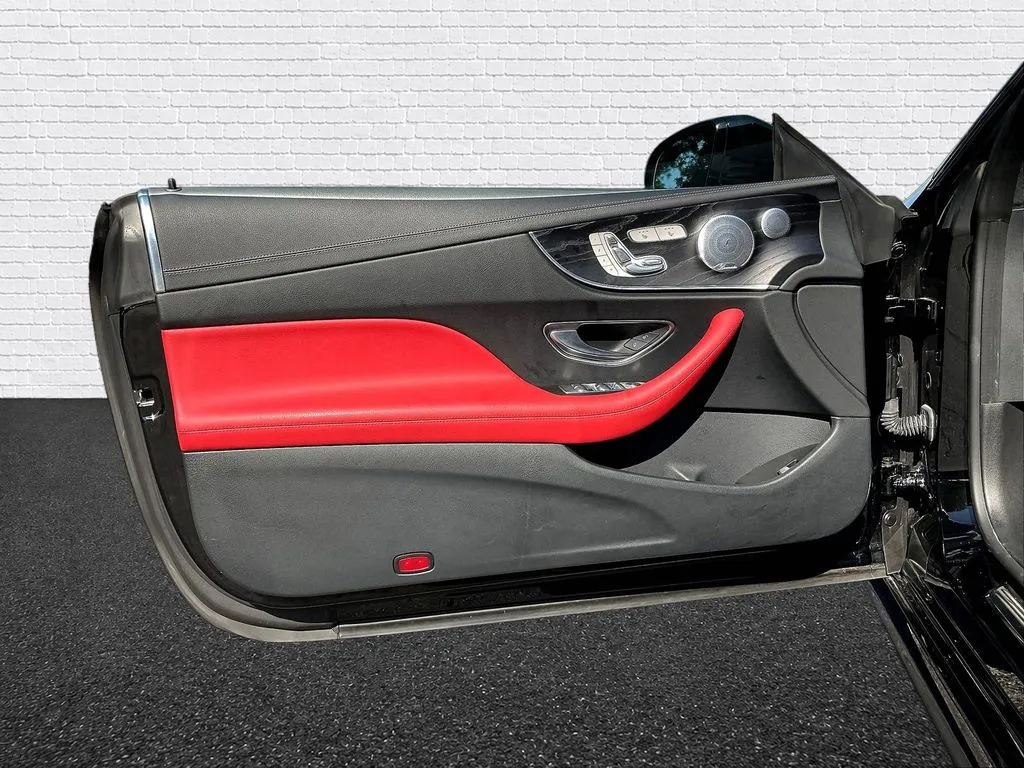 Mercedes-Benz E-Class photo 17