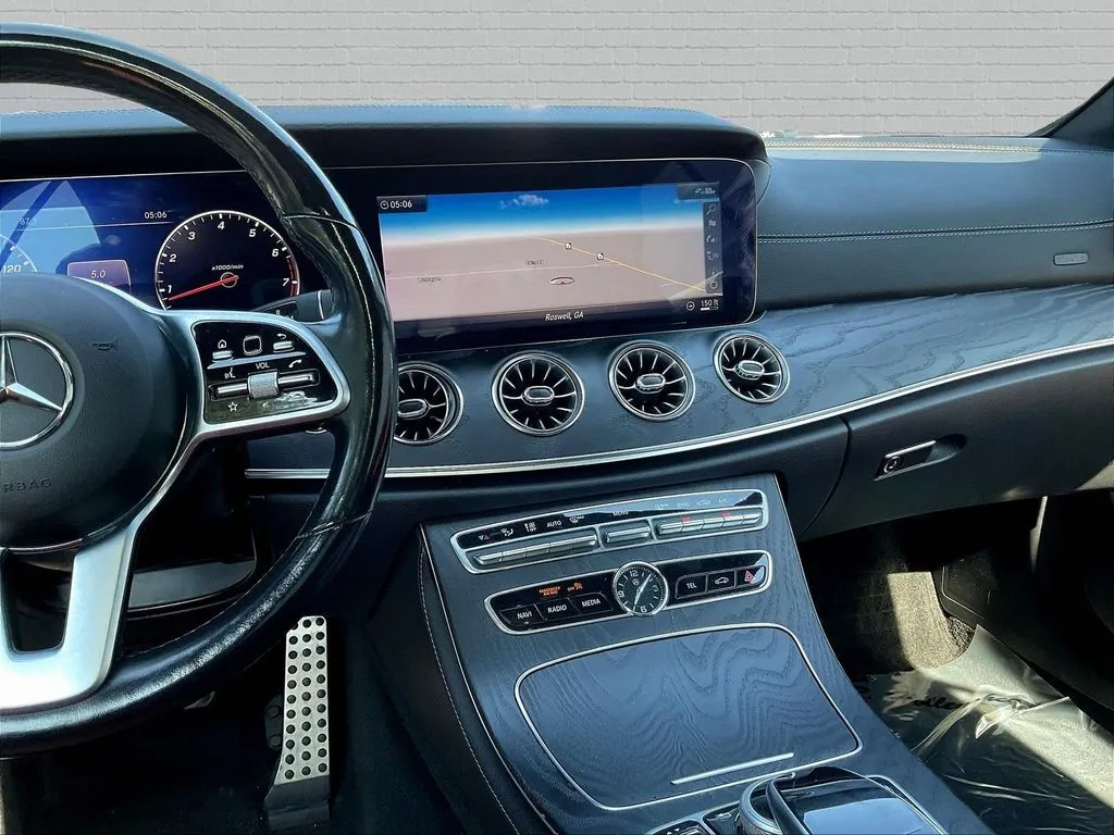 Mercedes-Benz E-Class photo 9