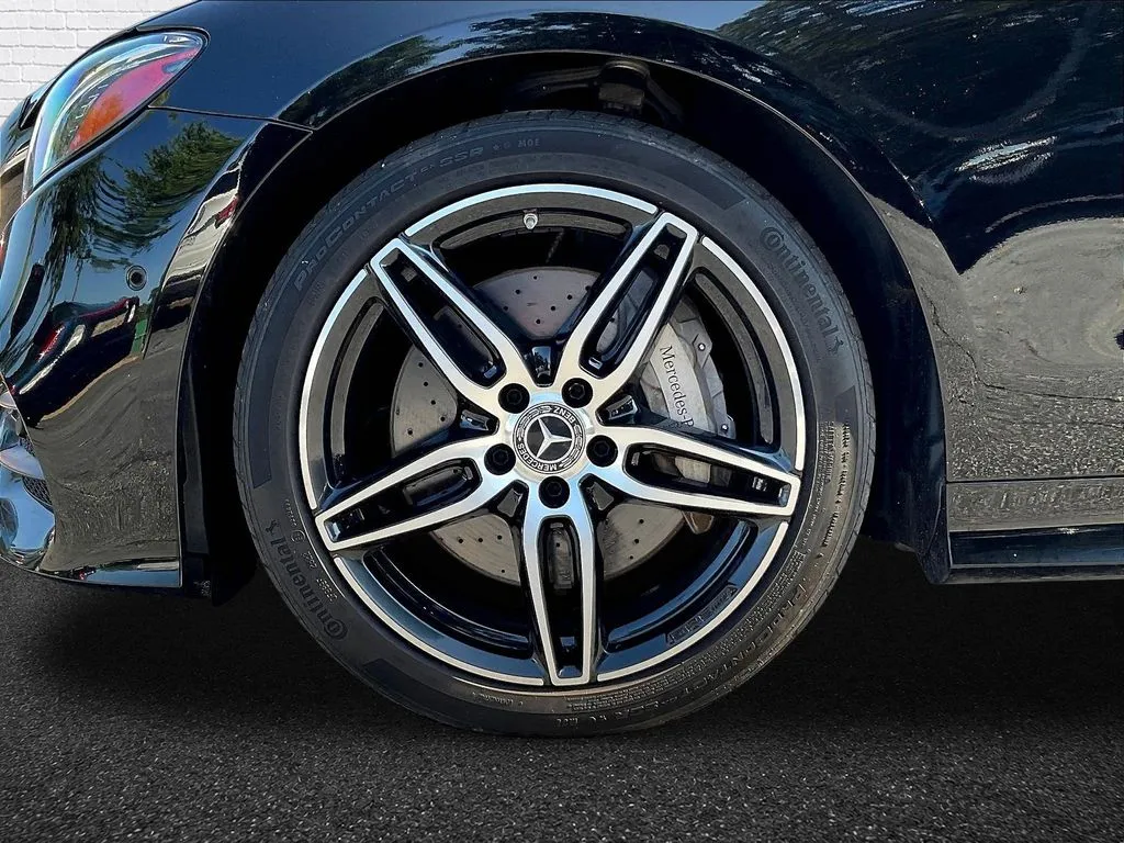 Mercedes-Benz E-Class photo 27